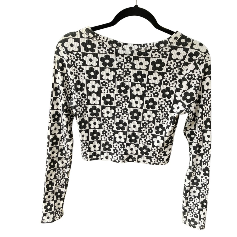 Wild Fable Black and White Fitted Cotton Crop Blouse Size Medium - Picture 3 of 3